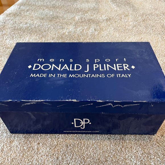 Men's Donald J Pliner black shoes, size 8. Gently used in original box - Picture 2 of 3